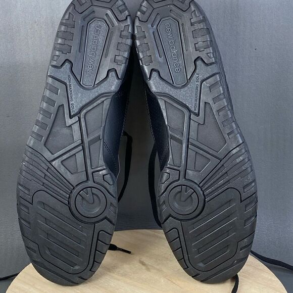 New Balance 550 Triple Black Sneaker shoe with Arch Support mens size 11 main image 7
